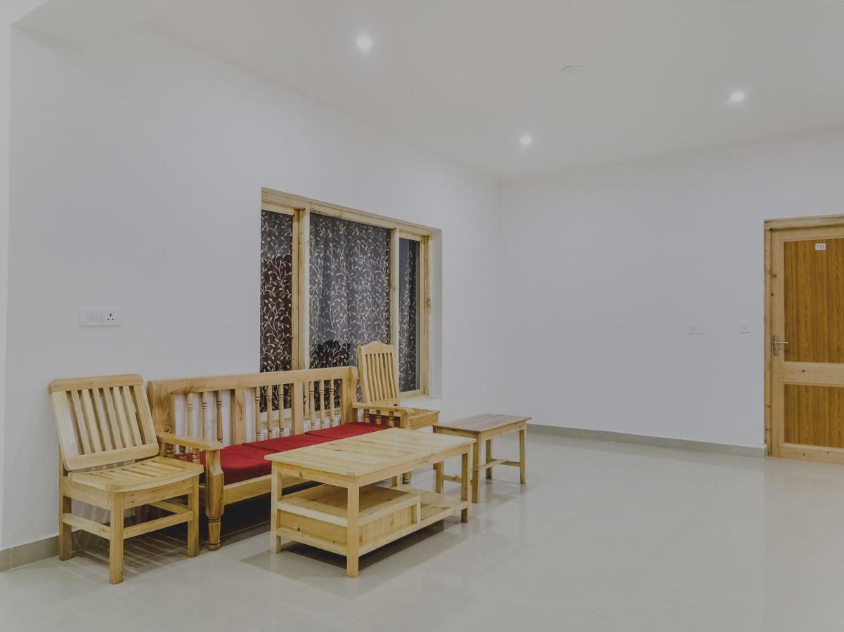 Oyo 72466 Hotel Yuvraj Shivpuri  Bagian luar foto