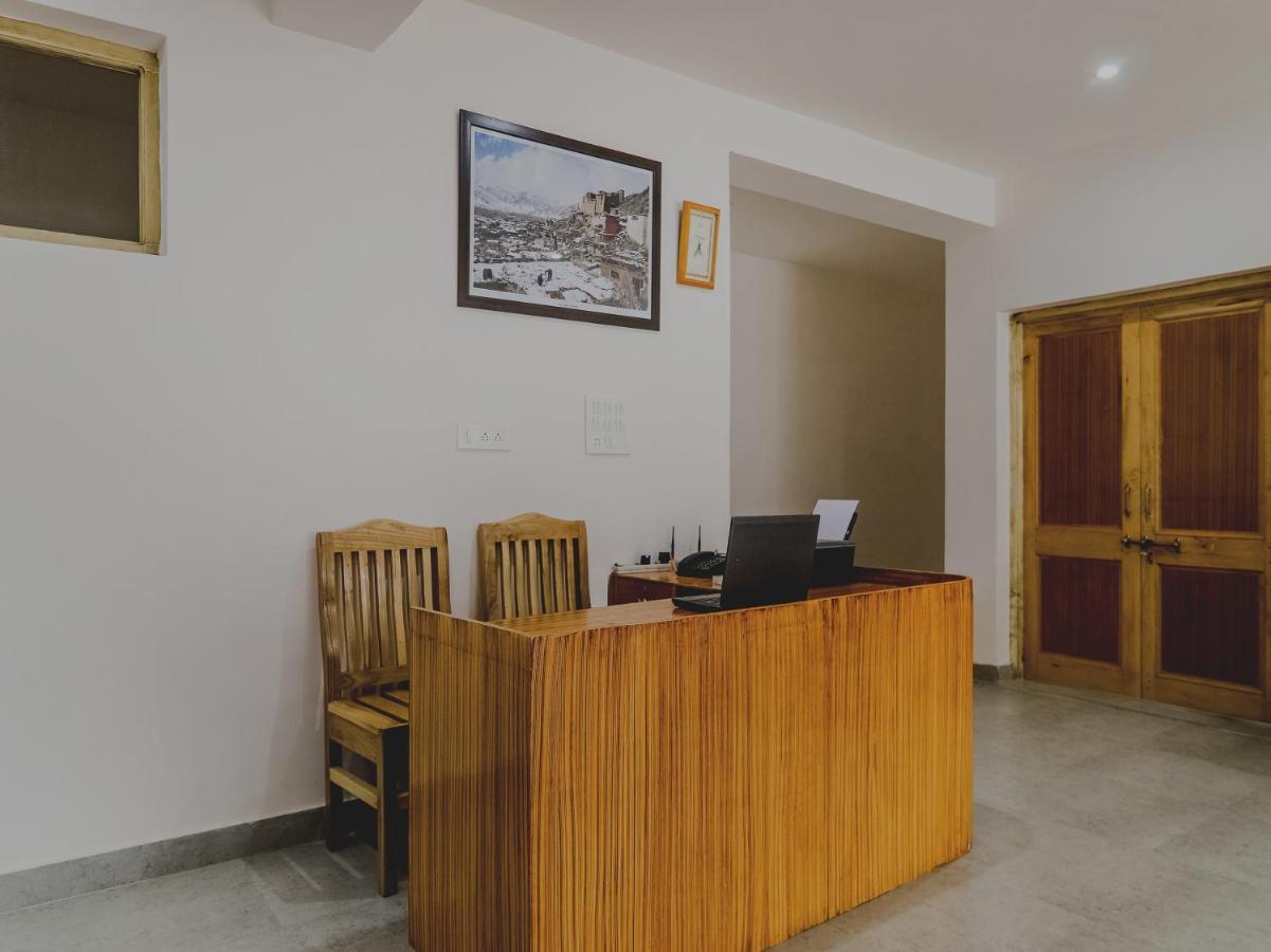 Oyo 72466 Hotel Yuvraj Shivpuri  Bagian luar foto